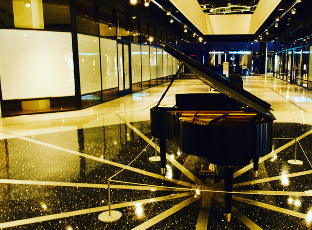 Ilustrasi Cara Memainkan Grand Piano. Sumber: Unsplash