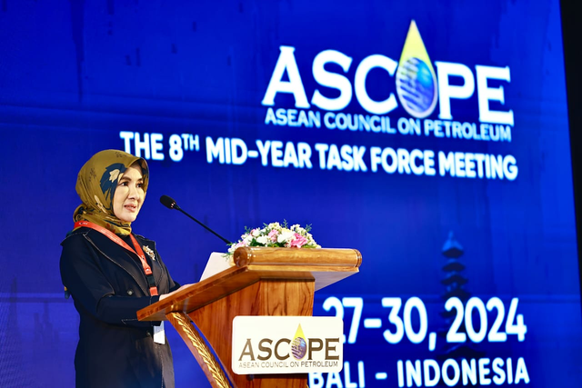 Direktur Utama Pertamina, Nicke Widyawati menyampaikan sambutannya dalam opening ceremony ASCOPE 8th Mid-Year Task Force Meeting 2024 yang berlangsung di Bali, 27-30 Mei 2024. Pada ajang tahunan ini Indonesia, melalui Pertamina, berkesempatan menjadi tuan rumah. Foto: Dok. Pertamina