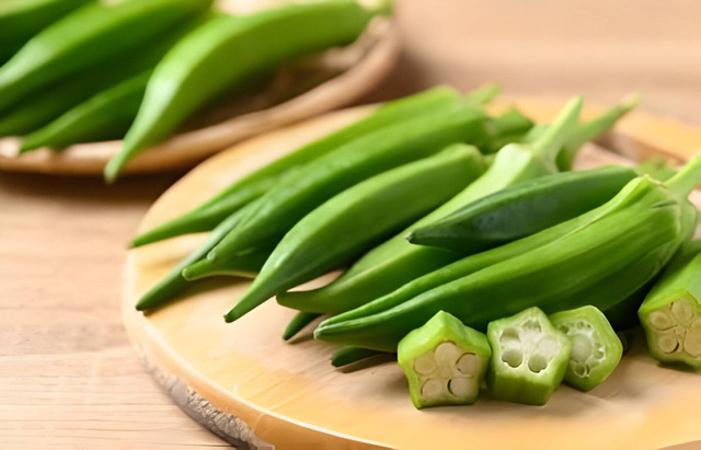 Ilustrasi Sayur atau Buah Okra Segar (sumber: shutterstock.com)