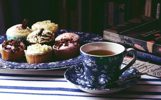 Ilustrasi tradisi minum teh di Inggris. Sumber: Suzy Hazelwood/pexels.com
