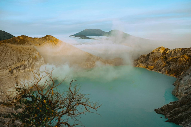 wisata dekat Kawah Putih. Foto hanya ilustrasi, bukan tempat sebenarnya. Sumber: Unsplash/andiko baskoro