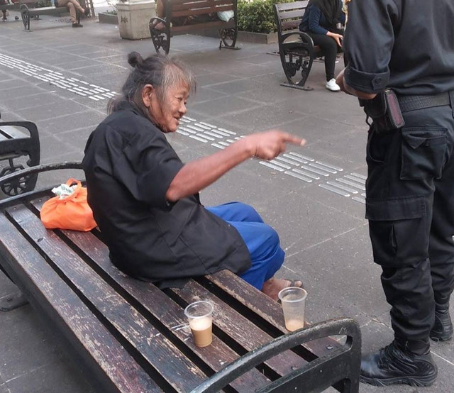 Nenek pengemis di kawasan Malioboro saat ditegur. Dok: Satpol PP Kota Yogyakarta