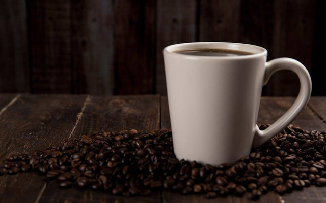 Ilustrasi tradisi minum kopi di Jawa. Sumber: Toni Cuenca/pexels.com