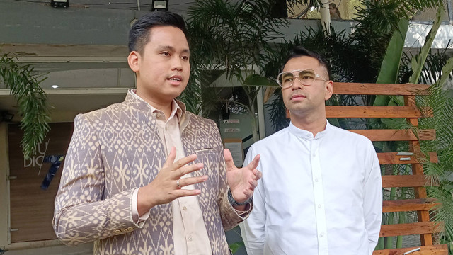 Bupati Kendal Dico Ganinduto dan Raffi Ahmad saat ditemui di kawasan Mampang, Jakarta Selatan, Selasa (28/5). Foto: Aprilandika Pratama/kumparan