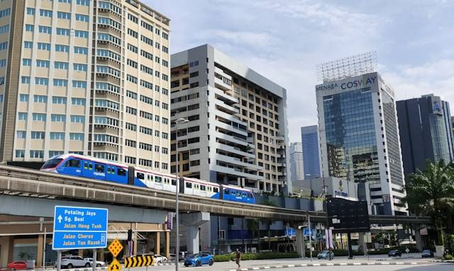 Keunikan Pelataran Sarinah Tempat Nyore di Jakarta. Foto hanya ilustrasi bukan tempat sebenarnya. Sumber foto: Unsplash.com/Edwin Petrus