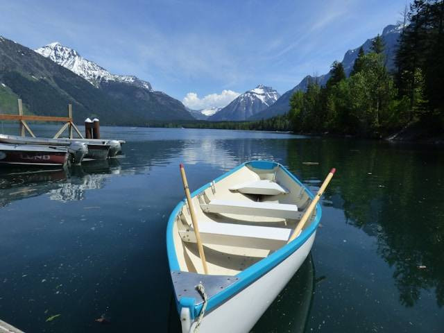 Daya Tarik Wisata Perahu Kalimas. Foto hanya ilustrasi bukan tempat sebenarnya. Sumber foto: Unsplash.com/Tom Woodgerd