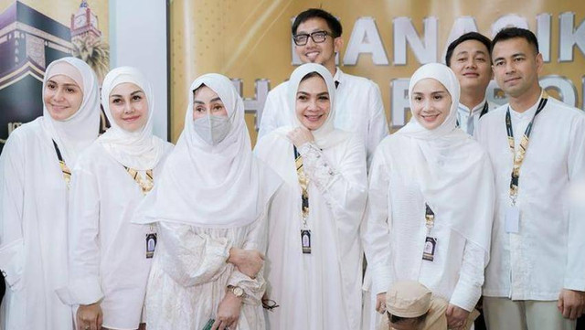 Raffi Ahmad dan keluarga jalani manasik haji  Foto: Dok. Instagram @rieta_amilia