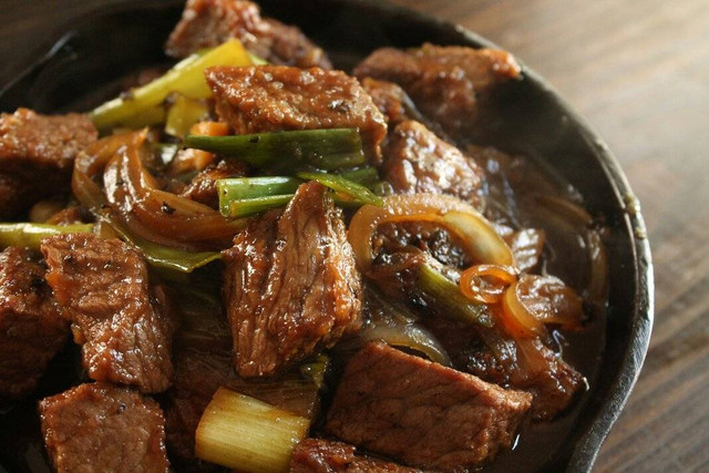 Perbedaan yakiniku dan teriyaki. Foto hanya ilustrasi. Foto: Unsplash/Anacristina Smith