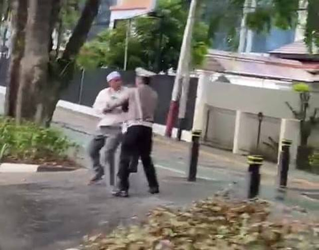 Viral video pengendara motor pukuli polisi di Pontianak. Foto: Dok. Istimewa