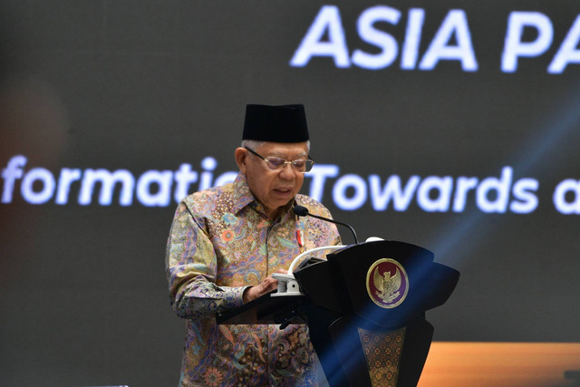 Wakil Presiden Ma'ruf Amin memberikan sambutan saat membuka Intelligent Transport System (ITS) Asia Pacific Forum 2024. Foto: BPMI Setwapres