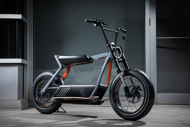 Cara Cas Sepeda Listrik yang Benar. Foto Hanya Ilustrasi. Sumber Foto: Unsplash.com/Harley-Davidson