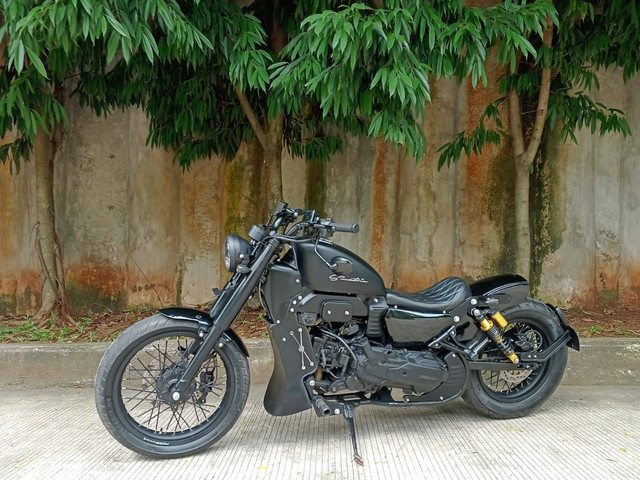 Motor Bobber Sportster dari bahan Honda ADV 150 cc garapan Kojay Garage. Foto: Kojay Garage