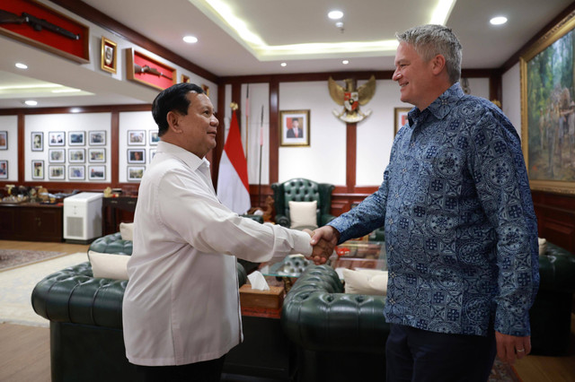 Menhan Prabowo Subianto terima kunjungan Sekjen OECD Mathias Cormann. Foto: Kemhan RI