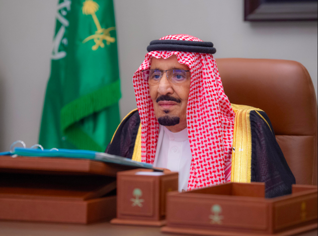 Raja Salman memimpin rapat kabinet lewat tekonferensi Selasa (27/5/2024). Foto: X/@makkahregion