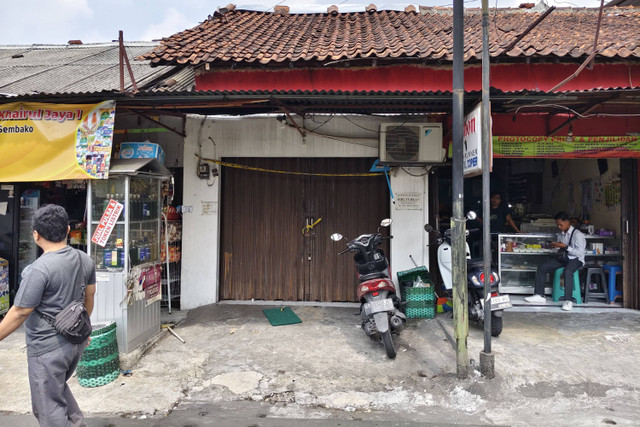 Salon kecantikan di Tambakbayan, lokasi tewasnya perempuan yang filler payudara, Rabu (29/5/2024). Foto: Arfiansyah Panji Purnandaru/kumparan