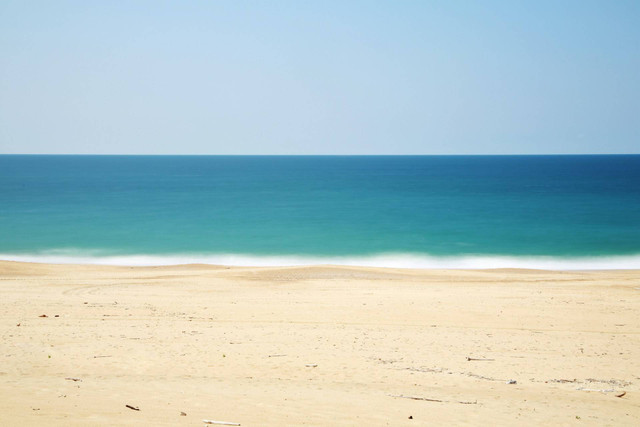 Pantai Pasir Putih, Lhok Me. Foto Hanya Ilustrasi, Bukan Tempat Sebenarnya, Sumber Unsplash Lopez Robin