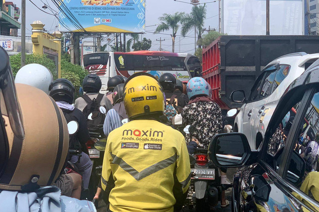 Macet hingga 3 km di Jalan ZA Pagar Alam, Rabu (29/5/2024) | Foto: Roza Hariqo / Lampung Geh