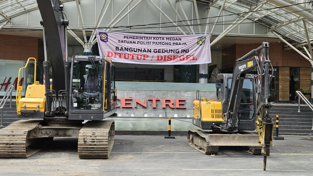 Pemko Medan siapkan sejumlah alat berat untuk pembongkaran Mal Centre Point buntut tunggak pajak Rp 250 M. Foto: Dok. Pemko Medan