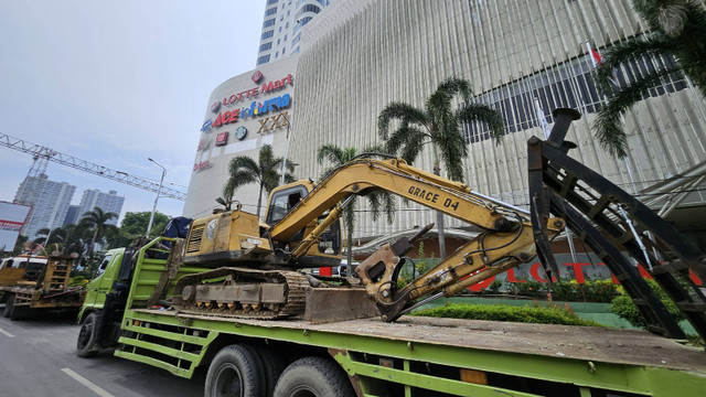 Pemko Medan siapkan sejumlah alat berat untuk pembongkaran Mal Centre Point buntut tunggak pajak Rp 250 M. Foto: Dok. Pemko Medan