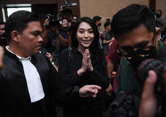 Pedangdut Nayunda Nabila bersiap menjadi saksi dalam sidang lanjutan kasus pemerasan dan gratifikasi di Kementerian dengan terdakwa Syahrul Yasin Limpo di Pengadilan Tipikor, Jakarta, Rabu (29/5/2024). Foto: Akbar Nugroho Gumay/ANTARA FOTO