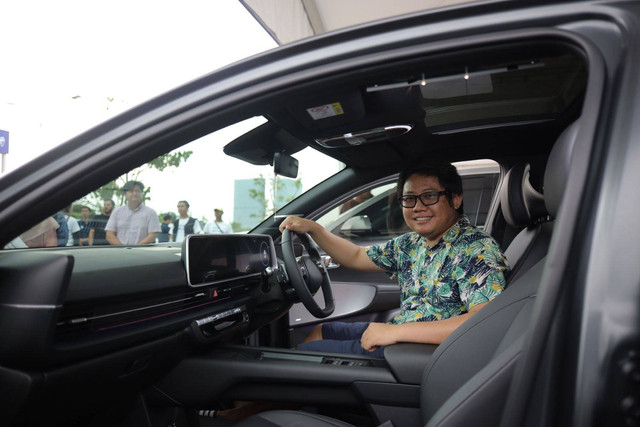 Perwakilan Ahmad Syakib, Pemenang Roda Keberuntungan dan hadiah berupa Hyundai IONIQ 6