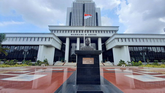 Gedung Mahkamah Agung Republik Indonesia. Foto: Flona Akfa/Shutterstock