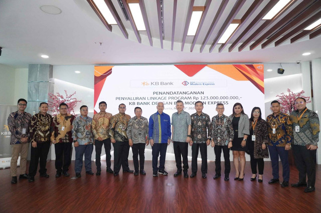 Penandatangan fasilitas kredit yang diadakan di Kantor Pusat KB Bank pada Kamis, (30/5). Foto: dok. KB Bank