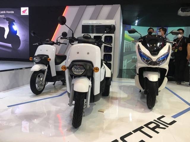 Trio motor listrik Honda yang mejeng di pameran IMOS 2022. Foto: Sena Pratama/kumparan