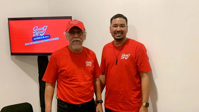 Iwan Fals dan Fabio (perwakilan Gaung Merah) menghadiri konferensi pers event Gaung Merah di Pos Bloc, Jakarta Pusat, Kamis (30/5/2024). Foto: Vincentius Mario/kumparan