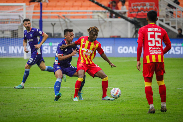 Duel Selangor FC vs Sabah FC dalam turnamen internasional di Jakarta International Stadium (JIS), Jakarta Utara, Kamis (30/5/2024). Foto: Jamal Ramadhan/kumparan