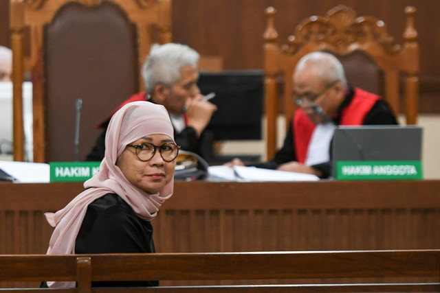 Terdakwa kasus korupsi pengadaan gas alam cair (LNG) Karen Agustiawan menjalani sidang pembacaan tuntutan di Pengadilan Tipikor, Jakarta, Kamis (30/5/2024). Foto: Hafidz Mubarak A/ANTARA FOTO