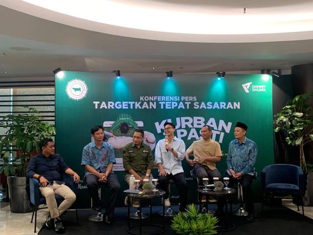 Sejumlah narasumber memaparkan pentingnya pendistribusian kurban yang merata bagi masyarakat di pelosok Indonesia. Konferensi Pers Tebar Hewan Kurban ini menjadi indikator mendorong masyarakat berkurban dengan tepat dan bijak. Berlokasi di Menara Kadin, Jakarta pada 30/05.