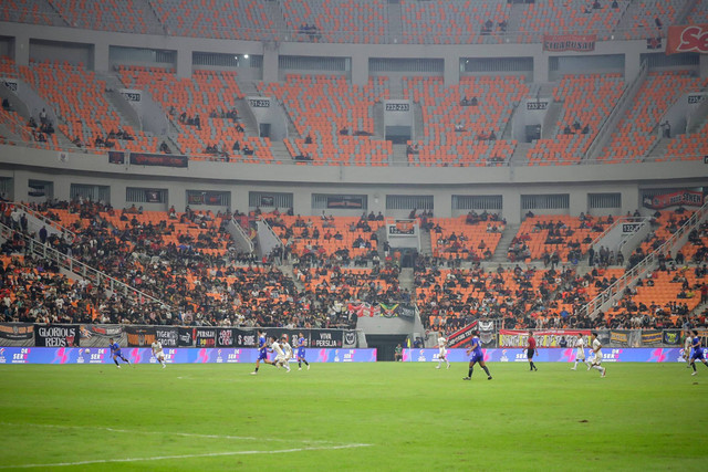 Persija menghadapi PSIS Semarang di turnamen internasional yang berlangsung di Jakarta International Stadium (JIS), Kamis (30/5/2024). Foto: Jamal Ramadhan/kumparan