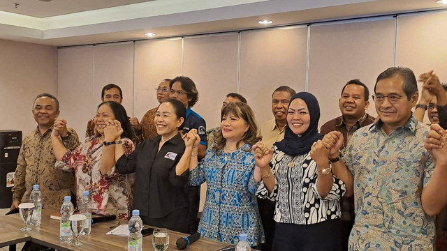 Konferensi pers Asosiasi Pengusaha Indonesia (APINDO) dan Konfederasi Serikat Buruh Seluruh Indonesia (KSBSI) soal iuran Tapera, di Jakarta, Jumat (31/5).  Foto: Ghifari/kumparan 