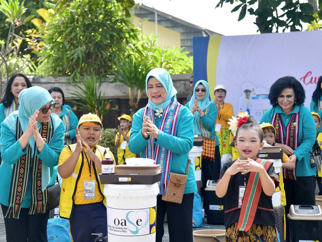 Kemendikbudristek bersinergi dengan Bidang 1 OASE KIM mengadakan kegiatan “Membaca dan Bercerita bersama Ibu Negara Iriana Joko Widodo beserta OASE KIM” di Balai Penjaminan Mutu Pendidikan Provinsi NTB. Foto: Kemendikbudristek RI