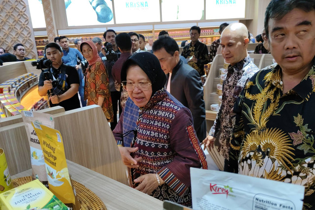 Mensos Tri Rismaharini saat pembukaan Krisna Oleh-Oleh Nusantara di Yogyakarta, Jumat (31/5/2024). Foto: Arfiansyah Panji Purnandaru/kumparan