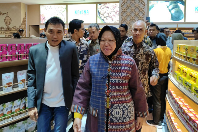 Mensos Tri Rismaharini saat pembukaan Krisna Oleh-Oleh Nusantara di Yogyakarta, Jumat (31/5/2024). Foto: Arfiansyah Panji Purnandaru/kumparan