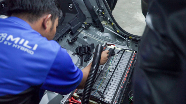 Pengecekan mobil hybrid di Dokter Mobil. Foto: Dokter Mobil