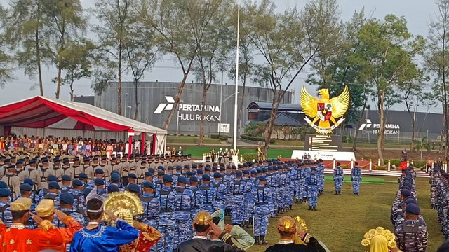 Upacara peringatan Hari Lahir Pancasila di Lapangan Garuda Pertamina Hulu Rokan, Dumai, Riau, Sabtu (1/6). Foto: Fadlan Nuril Fahmi/kumparan