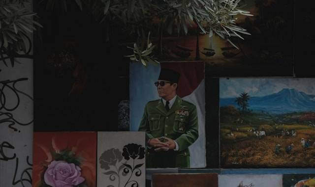 Ilustrasi sejarah Nasakom sebagai ideologi di masa pemerintahan Soekarno. Foto: Unsplash/Ramandhani Nugraha