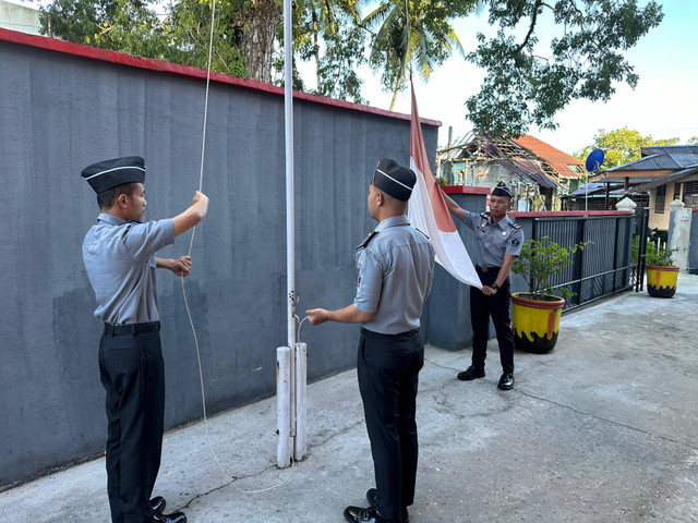 Lapas Saparua Laksanakan Upacara Bendera Peringati Hari Lahir Pancasila 