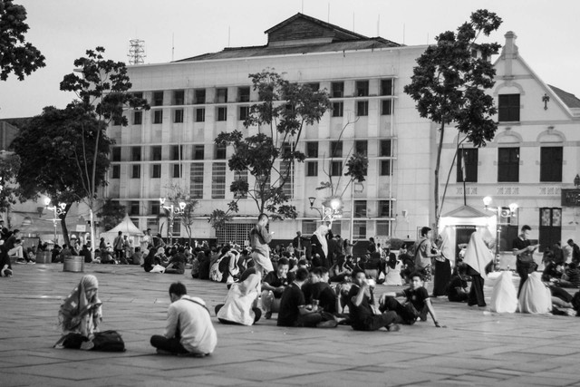 Ilustrasi Perkembangan Kota Tua di Jakarta. Sumber: Unsplash.com/Arfan Adytiya