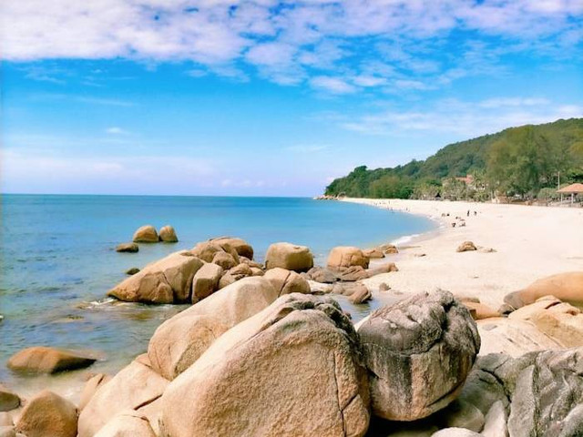 Pantai Huluwa (Foto hanya ilustrasi, bukan tempat sebenarnya) Sumber: unsplash.com/ Mohd Nasiruddin Mohd Nasir