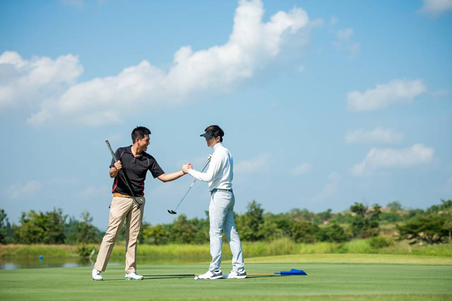 Ilustrasi bermain golf. Foto: Freebird7977/Shutterstock