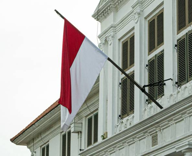 Foro oleh Suryatno dari Pexels: https://www.pexels.com/id-id/foto/arsitektur-bendera-pemerintah-indonesia-11387124/