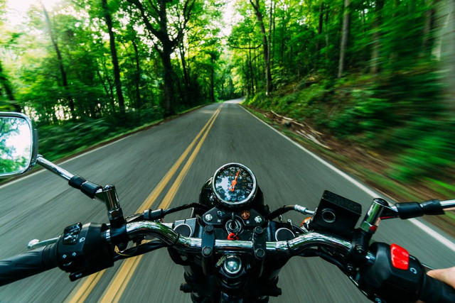 Ilustrasi penyebab motor boros bensin. Foto: Pexels