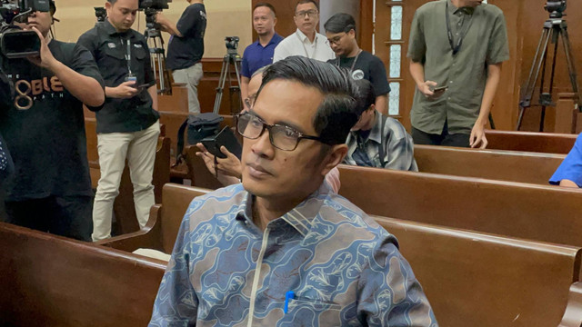 Mantan kuasa hukum eks Menteri Pertanian (Mentan) Syahrul Yasin Limpo (SYL) Febri Diansyah tiba di ruang sidang Pengadilan Tipikor Jakarta, Senin (3/6/2024). Foto: Fadhil Pramudya/kumparan