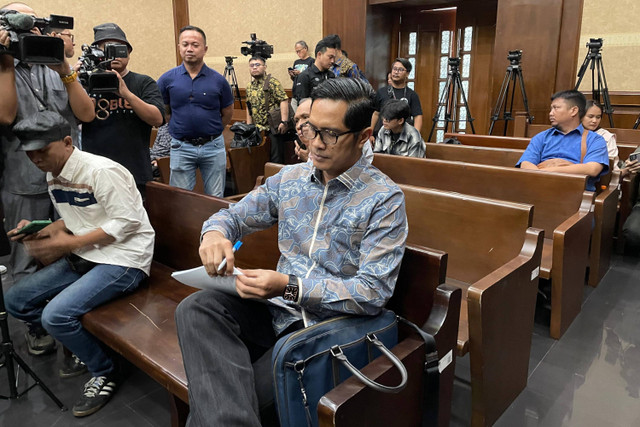 Mantan kuasa hukum eks Menteri Pertanian (Mentan) Syahrul Yasin Limpo (SYL) Febri Diansyah tiba di ruang sidang Pengadilan Tipikor Jakarta, Senin (3/6/2024). Foto: Fadhil Pramudya/kumparan