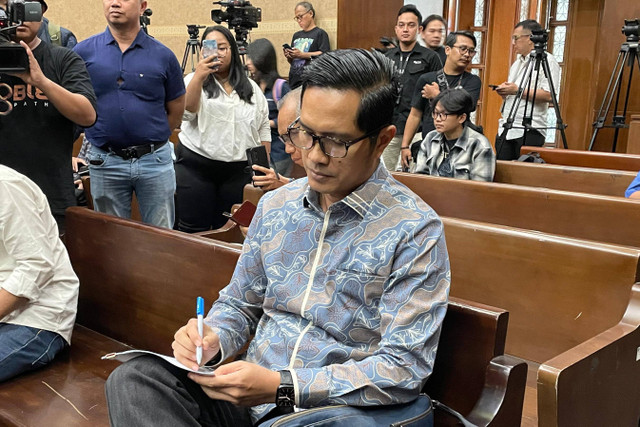 Mantan kuasa hukum eks Menteri Pertanian (Mentan) Syahrul Yasin Limpo (SYL) Febri Diansyah tiba di ruang sidang Pengadilan Tipikor Jakarta, Senin (3/6/2024). Foto: Fadhil Pramudya/kumparan