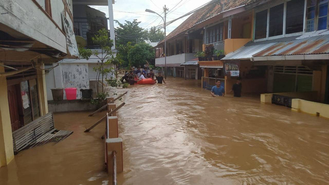 Kondisi Banjir di Dusun Baturaja Kecamatan Baturaja Timur Kab. OKU. Foto : Diambil langsung di lokasi banjir